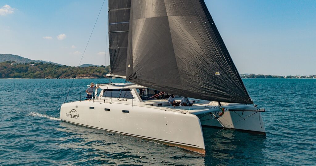 Stealth 13.2 Panta Rhei² sailing with black mainsail and headsail